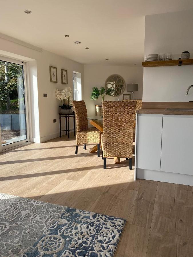 Spacious Studio Cabin With Sea/ Downs Views Sole Use Of Hottub In Seaford Exterior photo