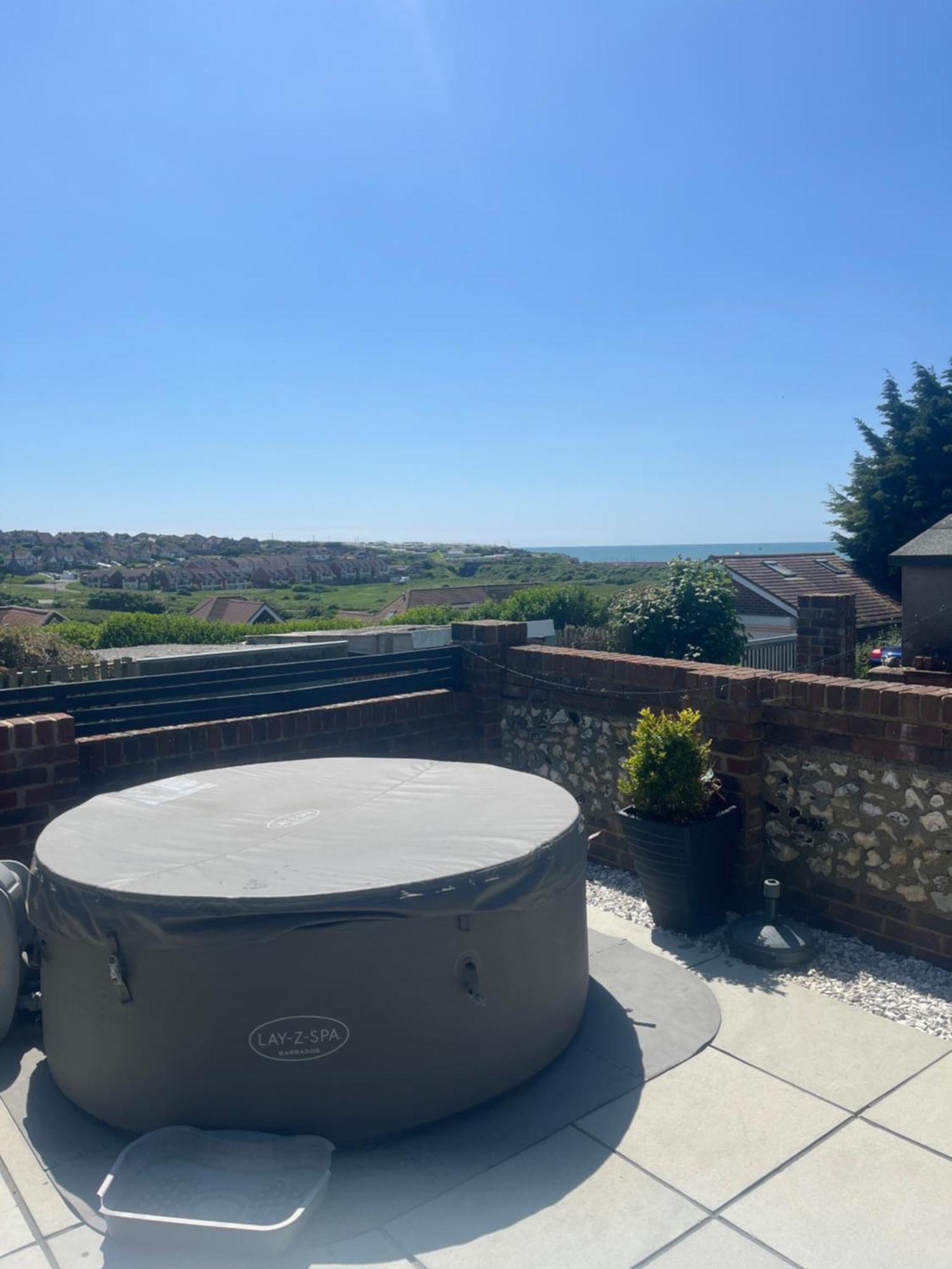 Spacious Studio Cabin With Sea/ Downs Views Sole Use Of Hottub In Seaford Exterior photo